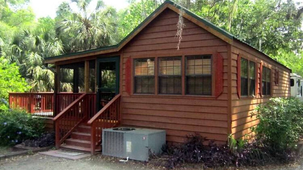 Inverness Cabin | Cozy Cabin in riverfront resort