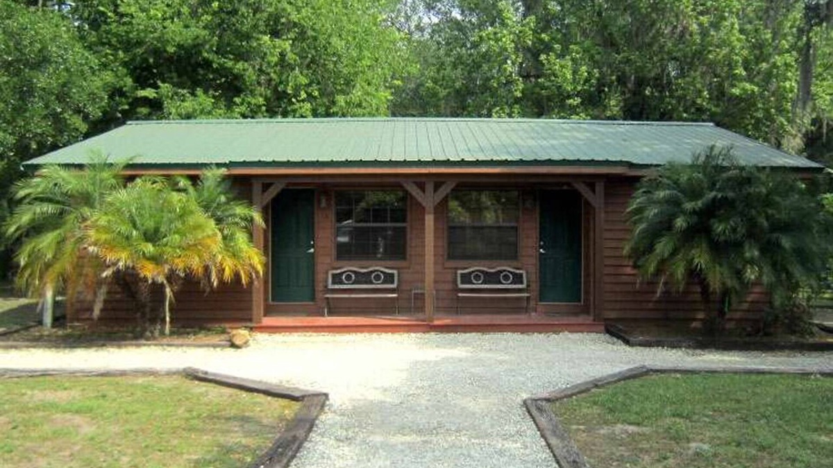 Lake Panasoffkee Cabin | Cozy Cabin in riverfront resort