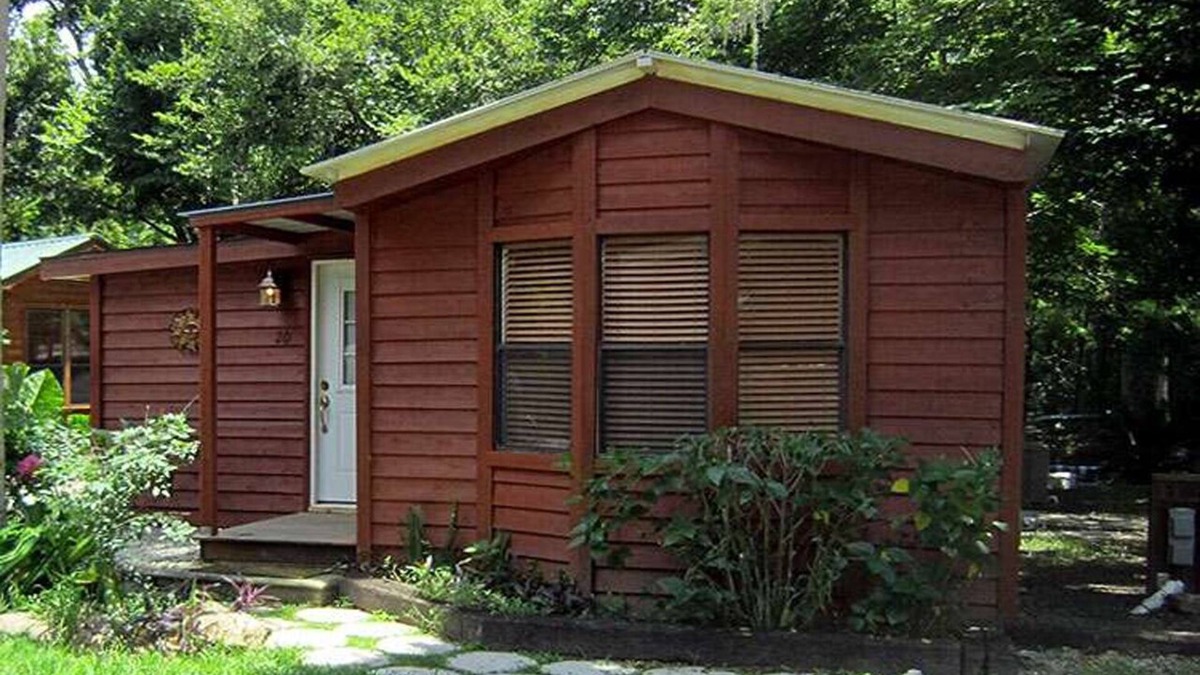 Inverness Cabin | Cozy Cabin in riverfront resort