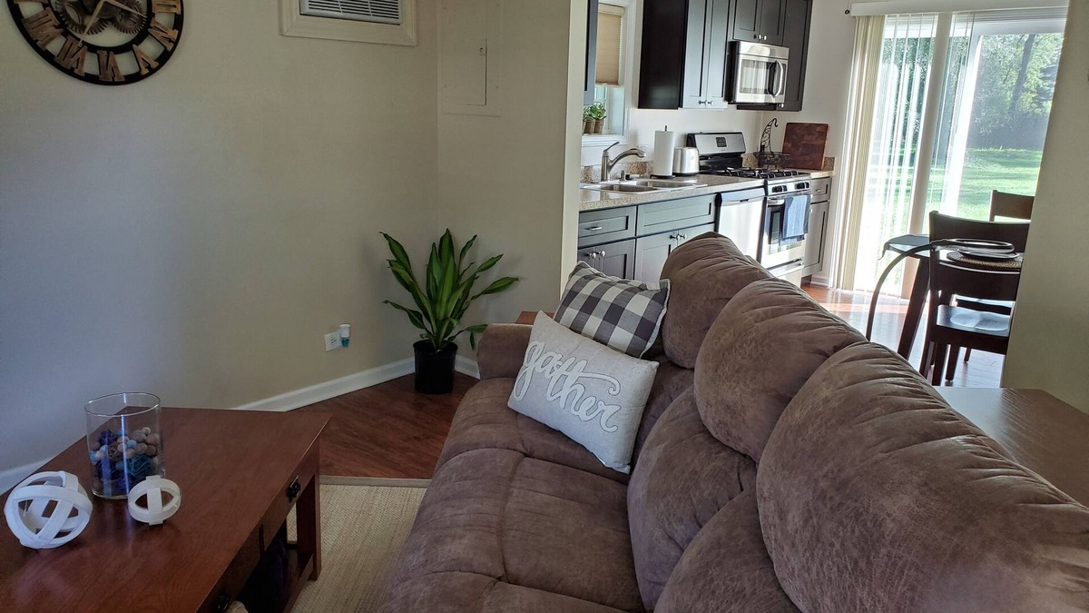 Hanover Park House | Cozy Cabin In Roselle