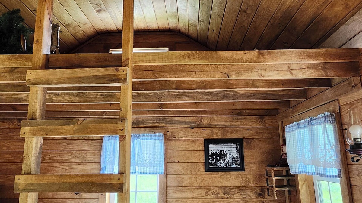 Smith Cabin | Cozy cabin in Sneedville Tennessee heart of the Appalachian Mountains.