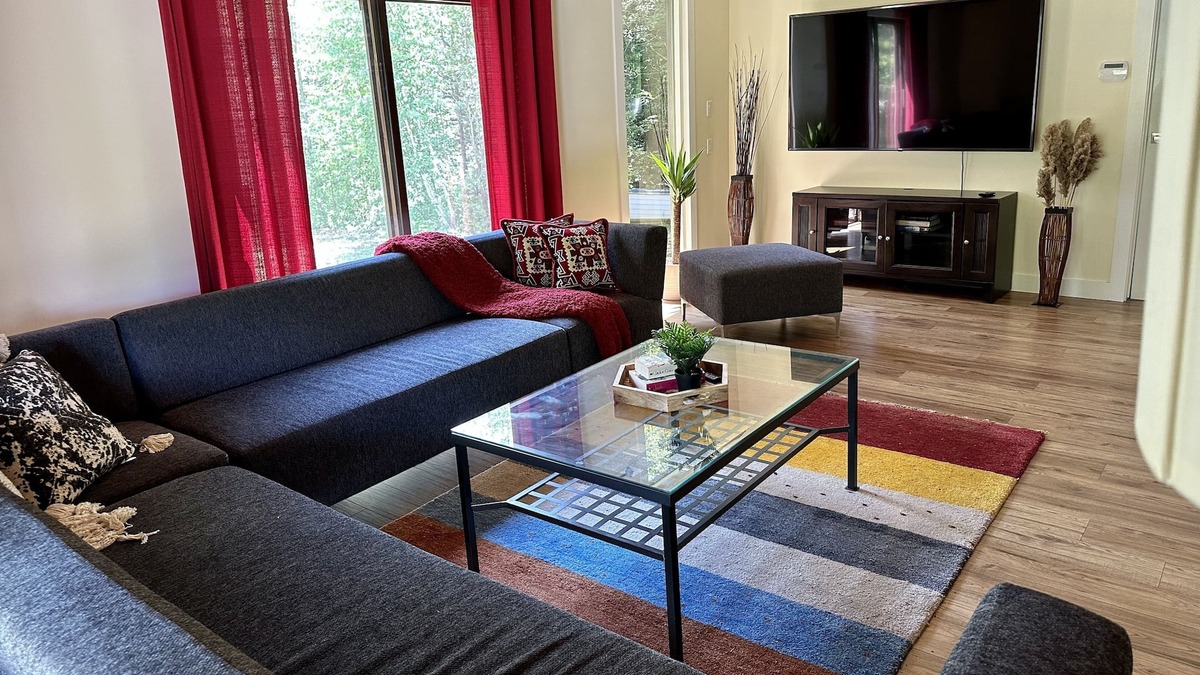 Severn Bridge Cottage | Cozy Cabin in the Woods near the Lake