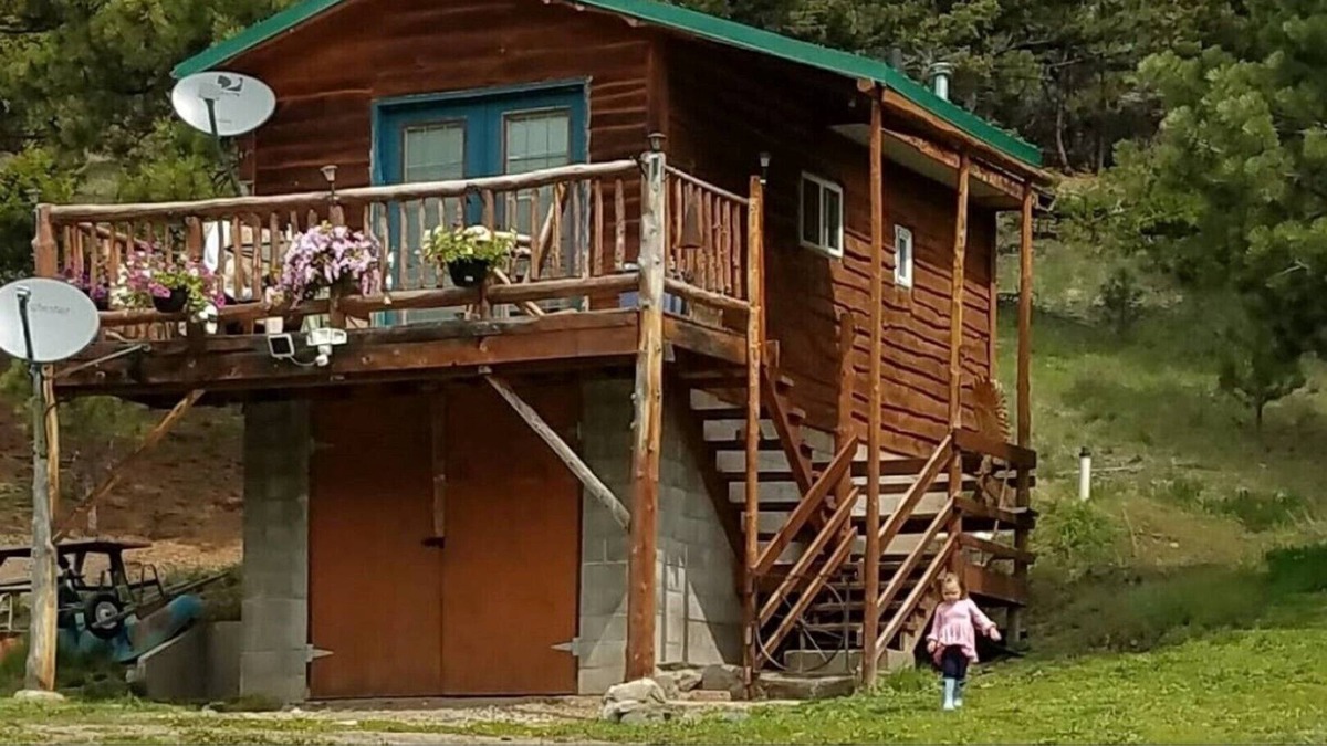 Helena Cabin | Cozy Cabin In The Mountains- Cabin Creek Ranch