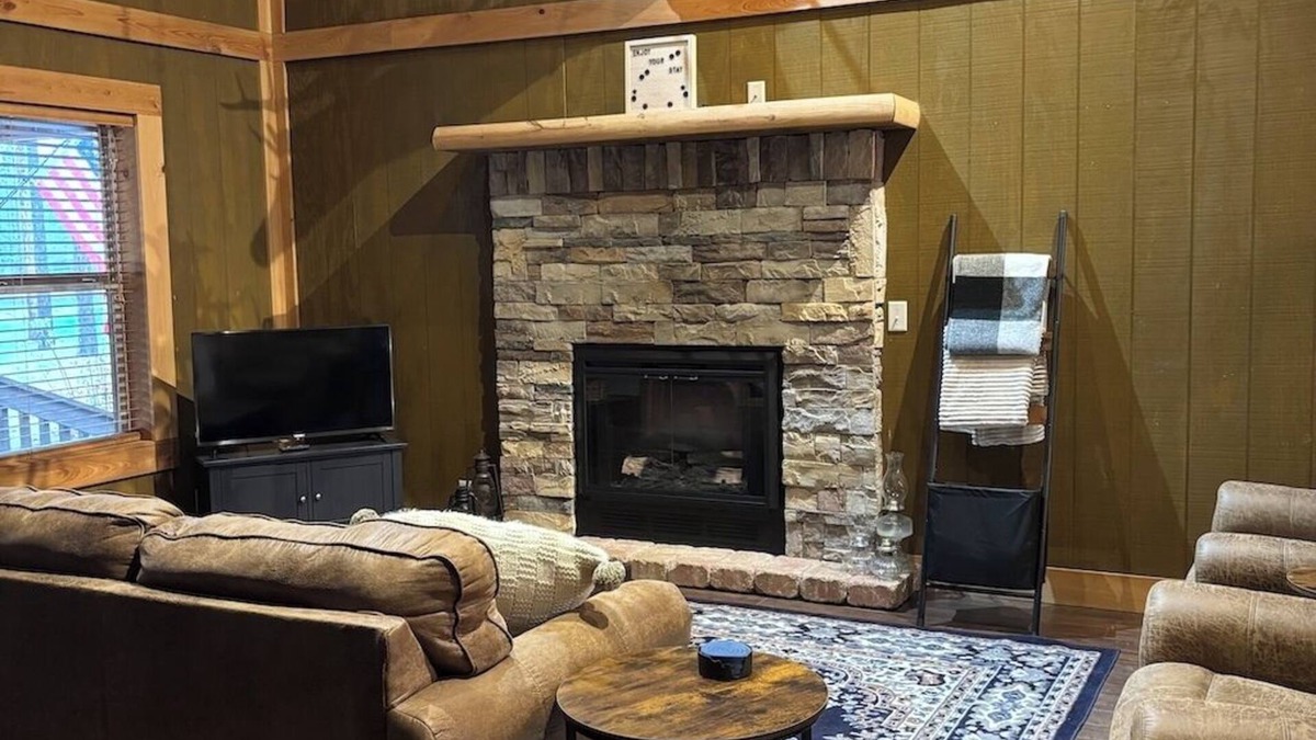 Manor Cabin | Cozy Cabin In The Pines