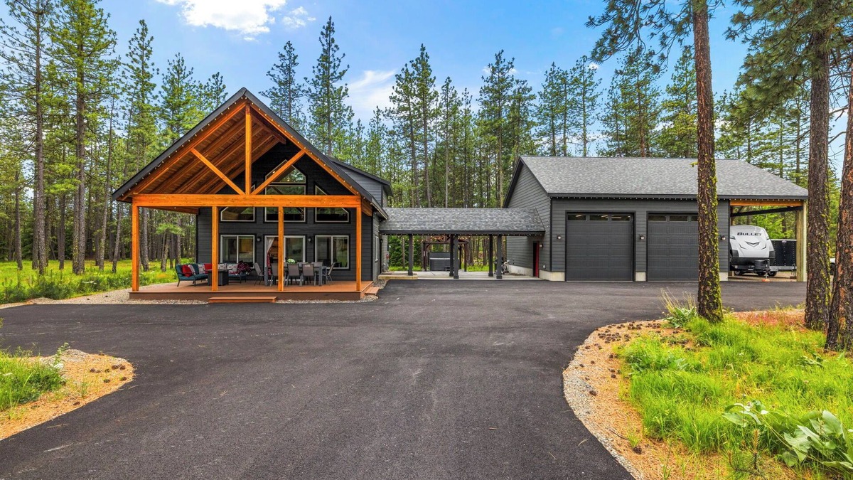 Ronald House | Cozy Cabin in the Pines | Hot Tub-Huge Game Room+ 3rd Nt Free Limited Avail