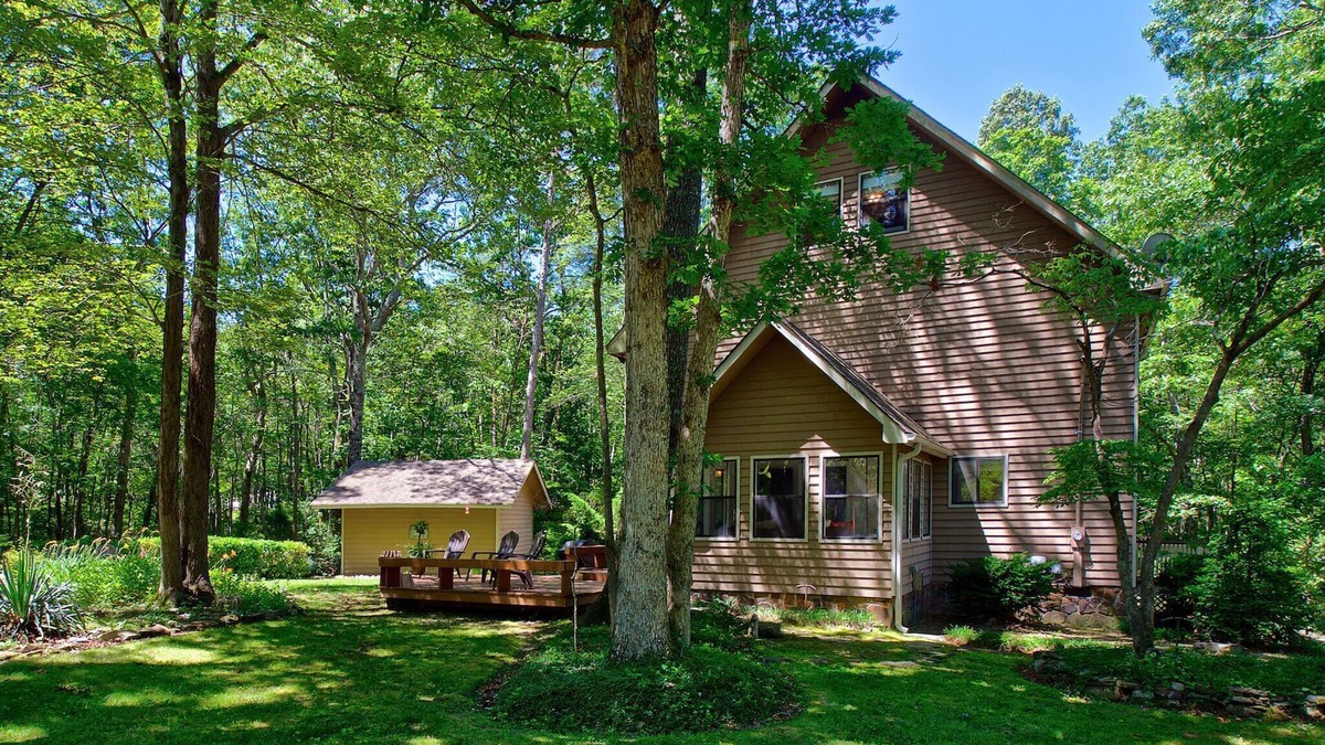 Rising Fawn Cabin | Cozy Cabin In The Woods