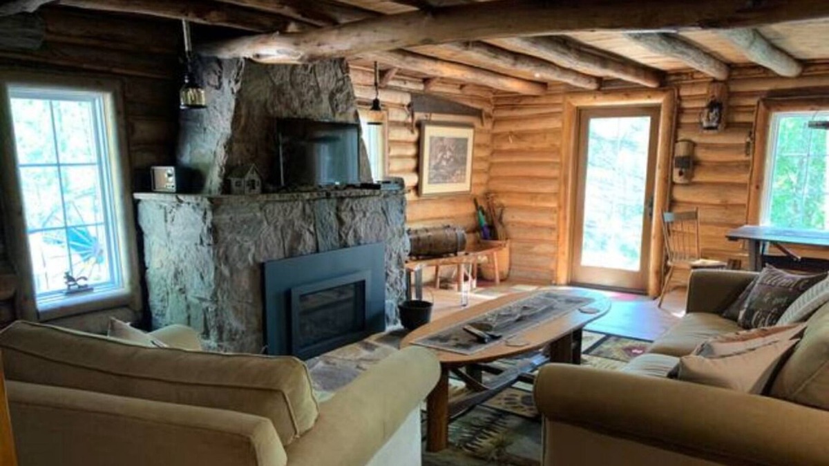 Durham Region Cabin | Cozy Cabin in the Woods