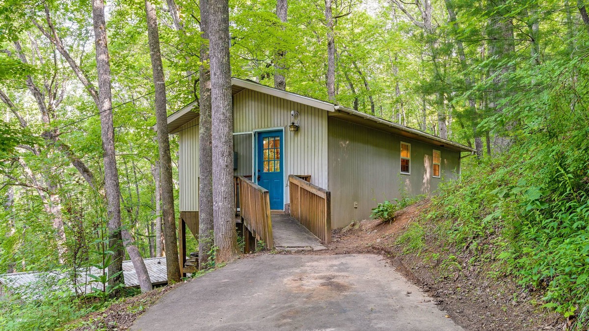 Franklin Cabin | Cozy Cabin in the Woods Near Downtown Franklin