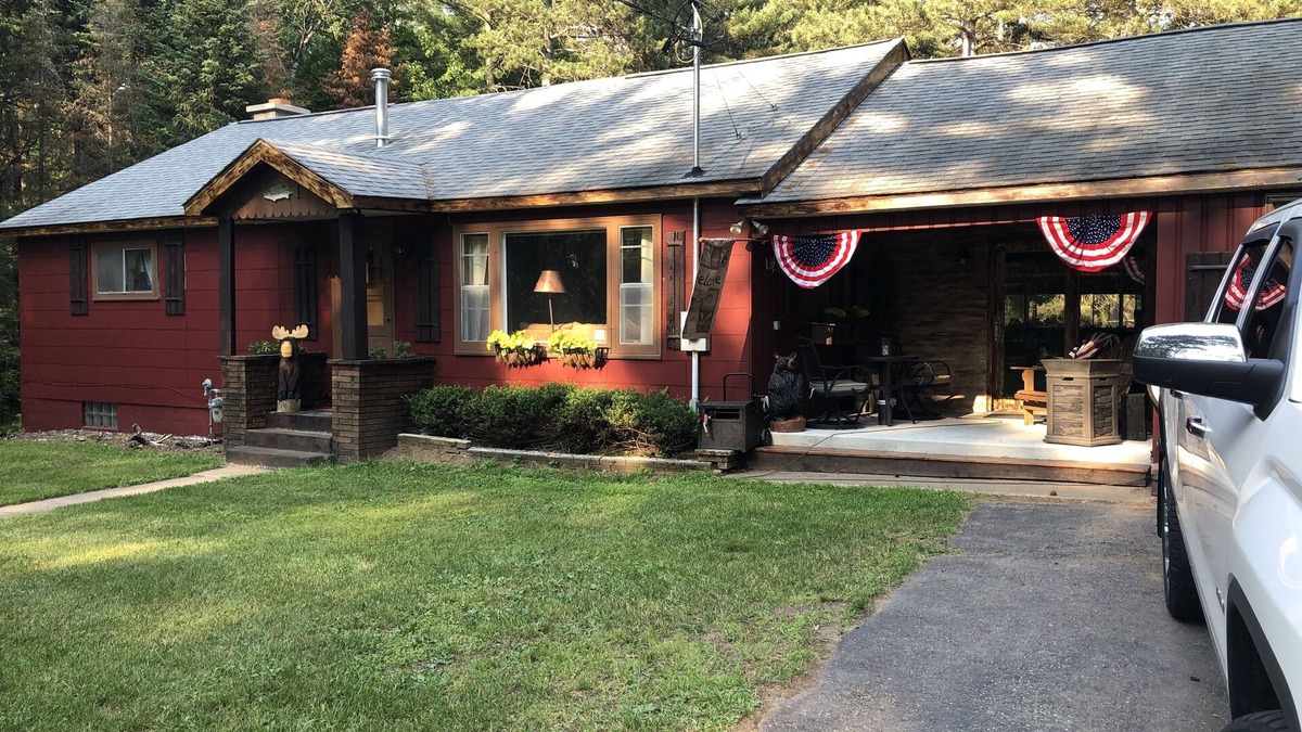 Tomahawk Cabin | Cozy cabin in the woods by Lake Nokomis and Bearskin trails