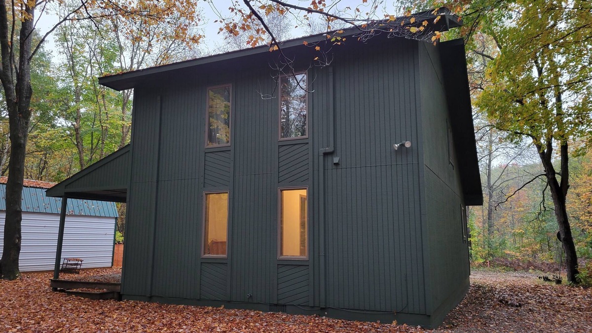 Elmira Cabin | Cozy Cabin in the Woods with a Short walk to the Lake, ORV Trails, and Skiing!