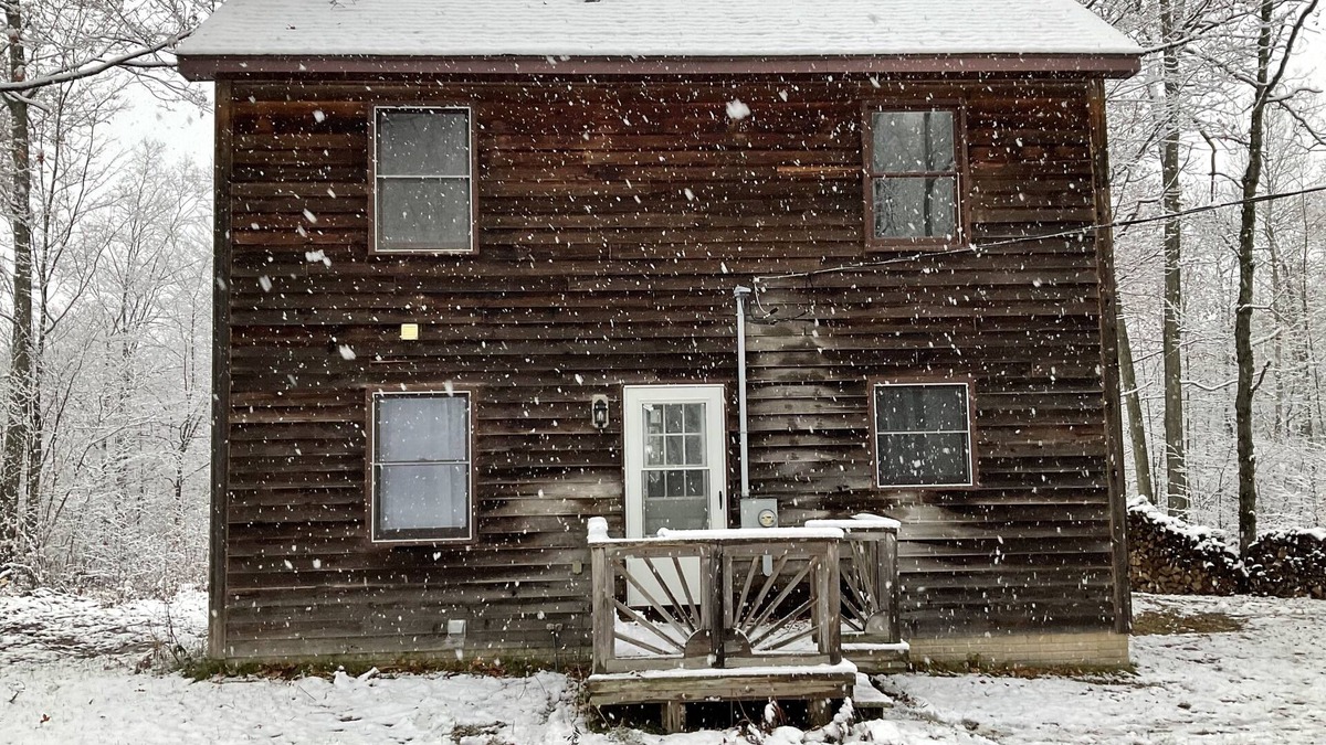 Evart Cabin | Cozy cabin in the woods
