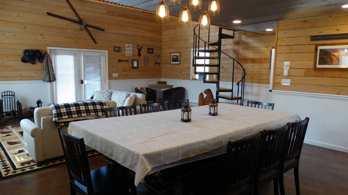 Millerton House | Cozy Cabin in the woods with pool table!