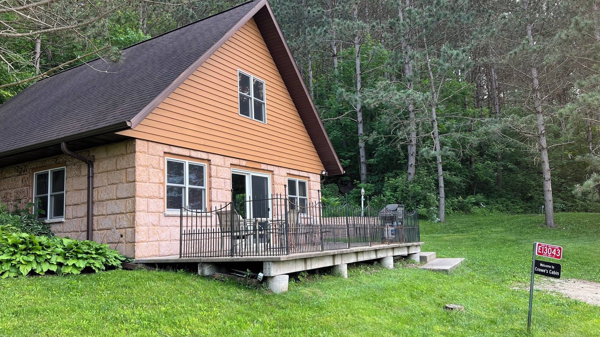 Ontario House | Cozy Cabin in the Woods near Wildcat State Park, Kickapoo River, & bike trail!