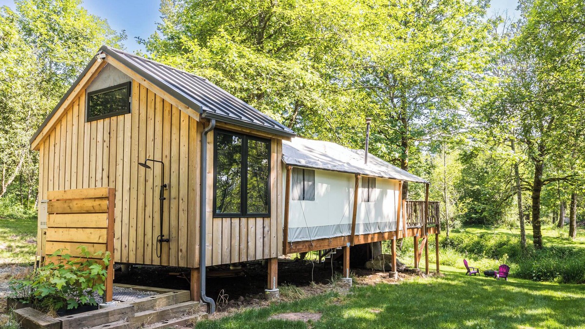 Duvall Cabin | Cozy cabin in welcoming Duvall with WiFi