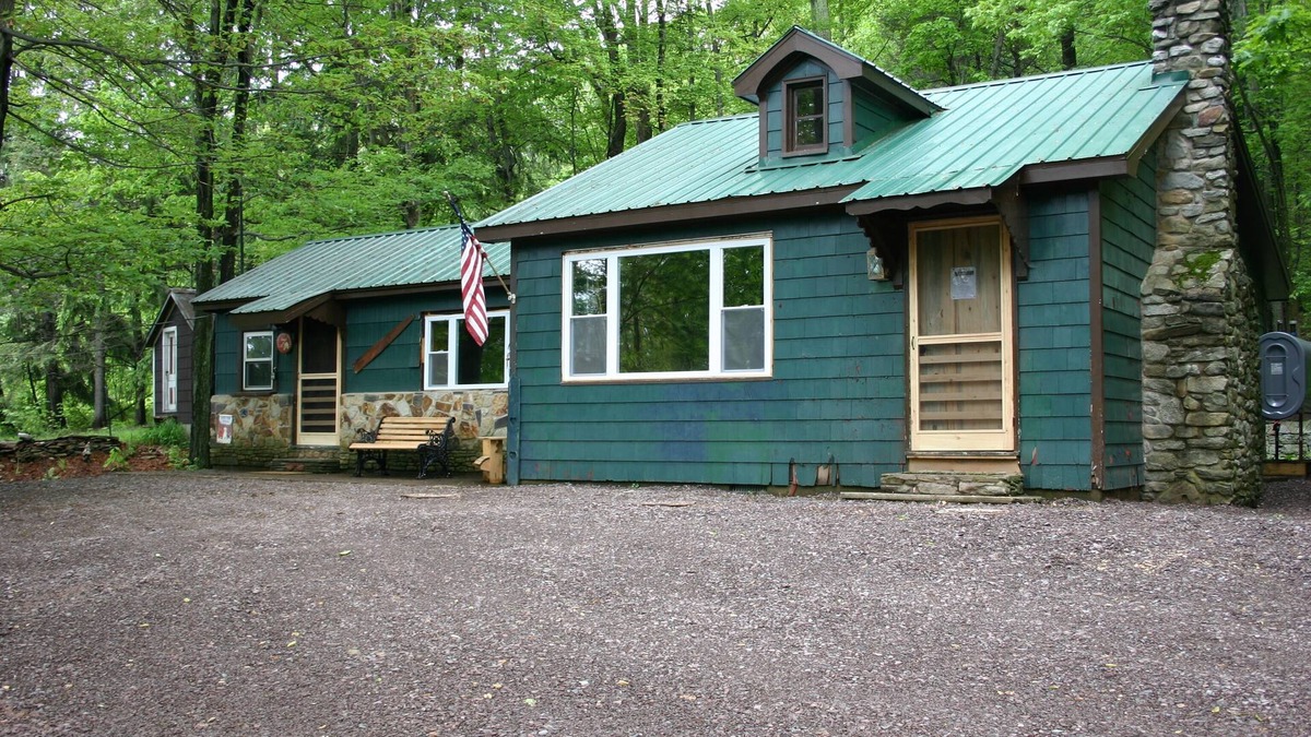 Benton House | Cozy Cabin - Kick off the summer and enjoy the Waterfalls at Ricketts Glen !
