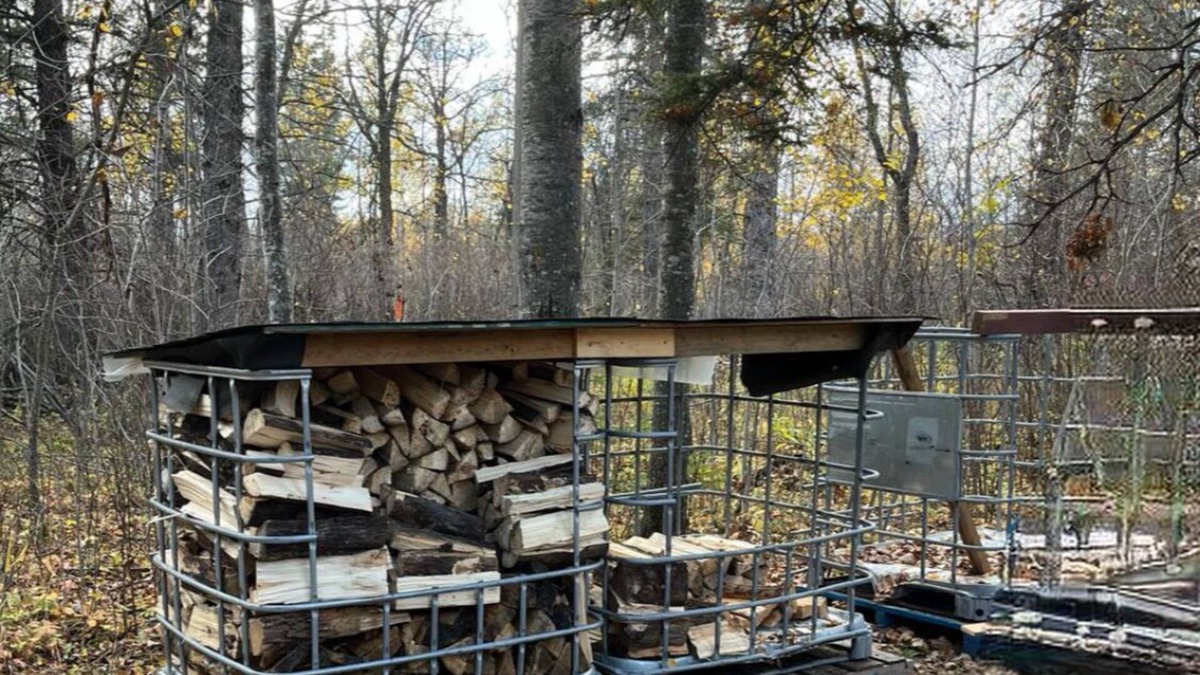 Arnes Cabin | Cozy cabin located in Arnes, 5 minute walk away from the beach