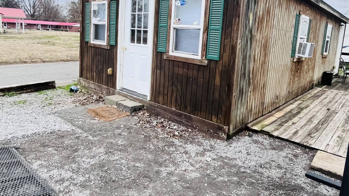 Samburg Cabin | Cozy cabin located on the water front at Reelfoot Lake