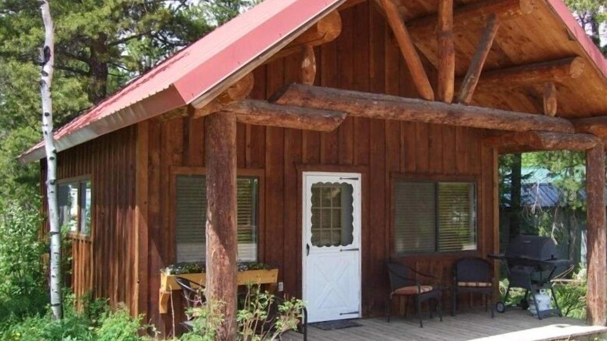 East Glacier Park Village Cabin | Cozy Cabin Minutes from Glacier's Two Medicine Valley