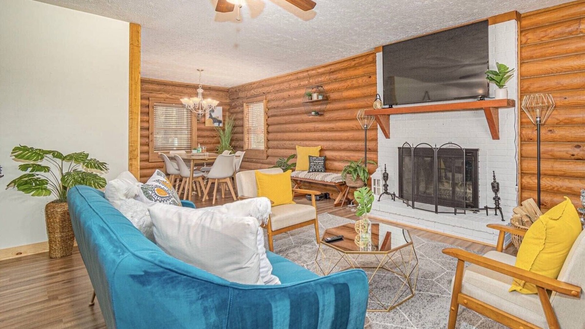 Suwanee Cabin | Cozy cabin near downtown Suwanee