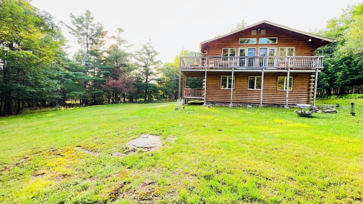 East Jewett Cabin | Cozy Cabin near Hunter Mountain w/Sunroom and Gameroom