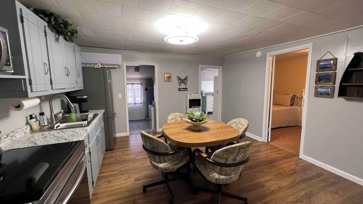 Henderson House | Cozy Cabin Near Lake Norfork