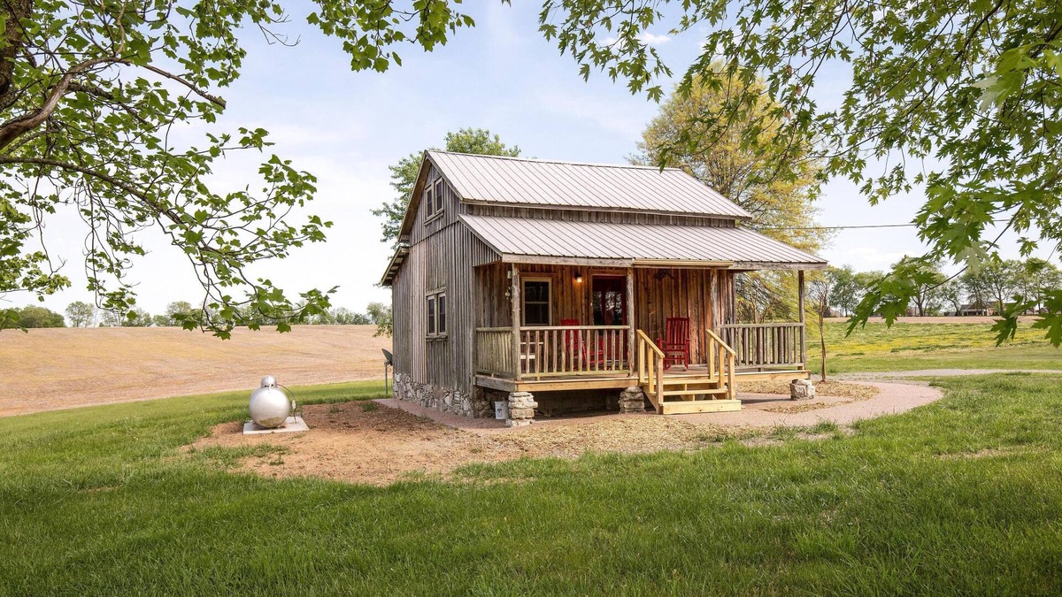 Gallatin Cabin | Cozy Cabin Near Nashville, TN ~ Surrounded By Beautiful Farmland