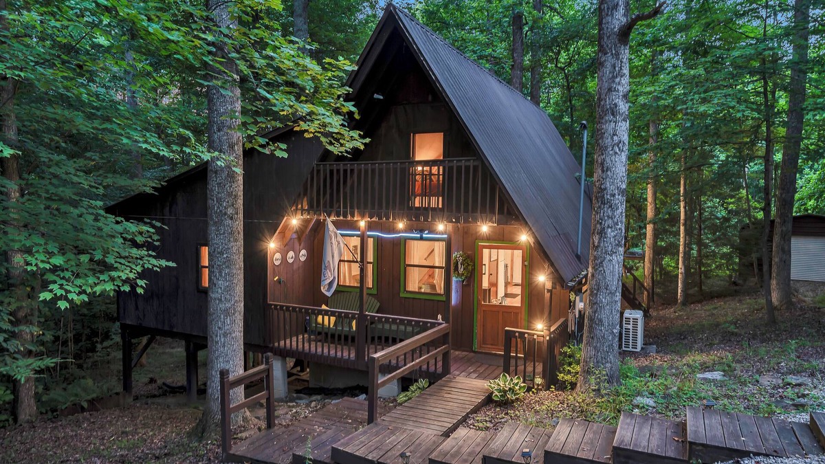 Wellington Cabin | Cozy Cabin Near Red River Gorge and Natural Bridge with Fiber WiFi and AC!