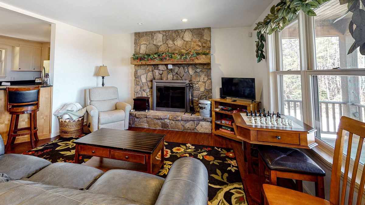 Ludlow Cabin | Cozy cabin near skiing with free WiFi, game room, deck, & wood fireplace