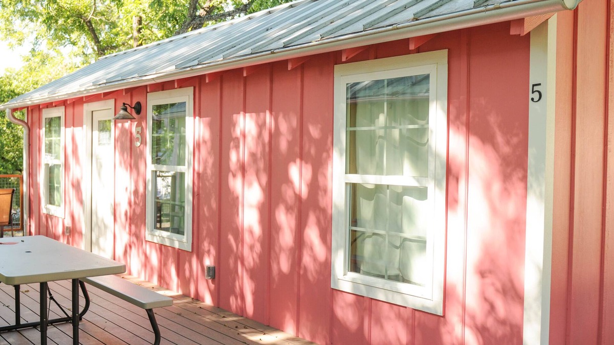 New Braunfels Cabin | Cozy Cabin near the Comal River-Cabin #5- Railroad Theme. Walk to Wurstfest