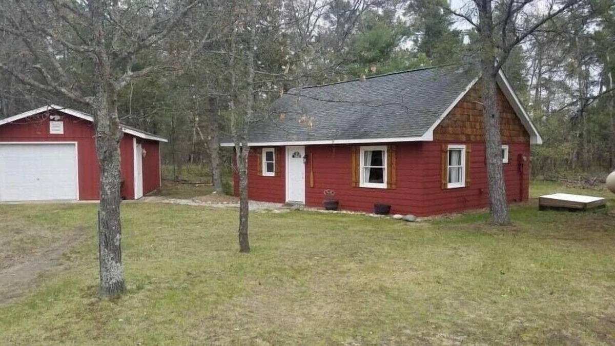 Grayling Cabin | Cozy cabin near the Au Sable