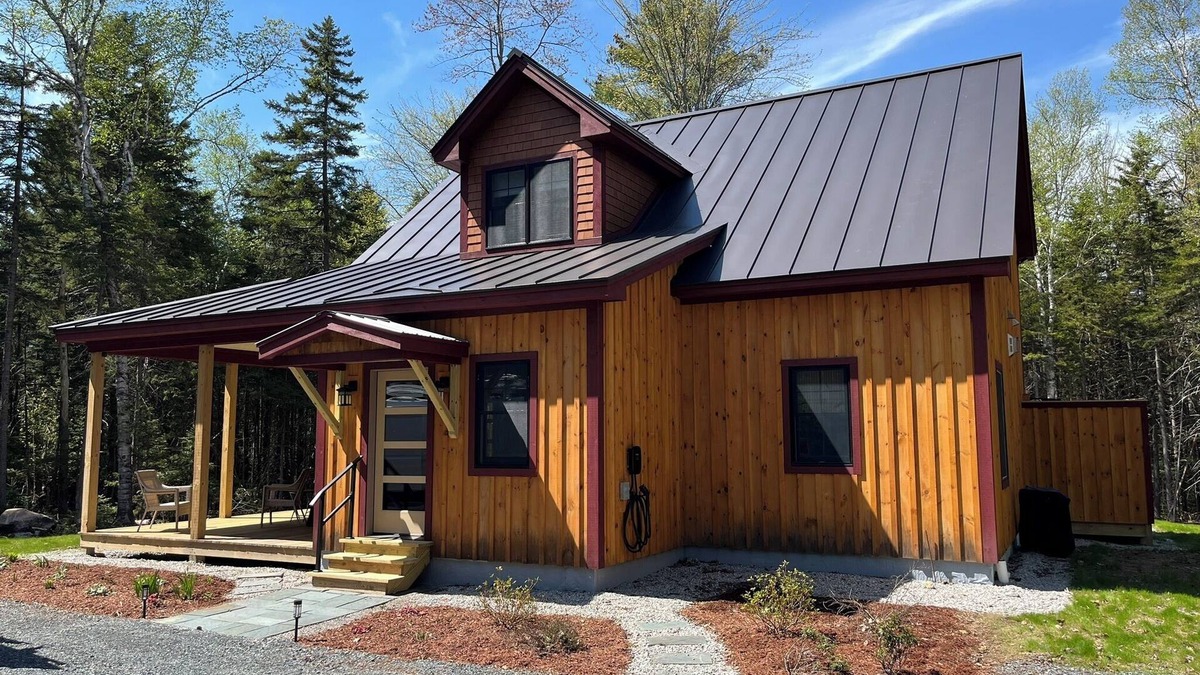 Mount Sunapee Cottage | Cozy cabin nestled in the woods, 5 minutes to Sunapee Mountain & lake!