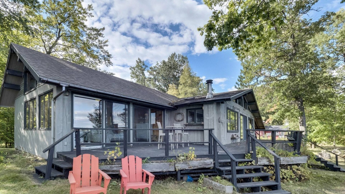 Alburg House | Cozy cabin nestled on the shores of Lake Champlain