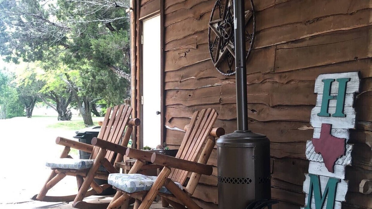 Palo Pinto County House | Cozy Cabin off of Hell's Gate Drive in Possum Kingdom, Texas.