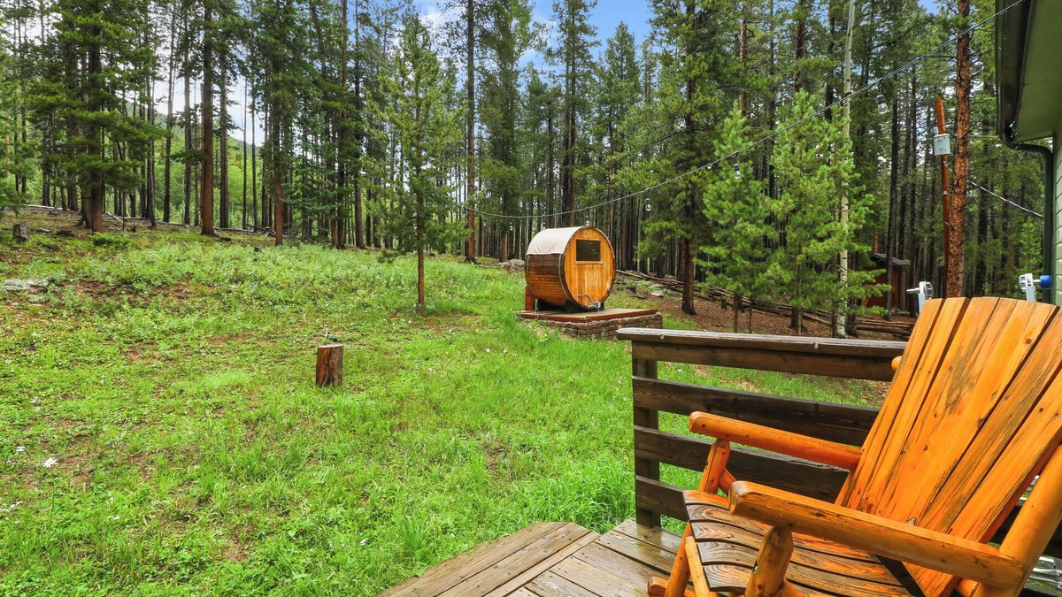 Evergreen Cabin | Cozy Cabin on 1 acre - Outdoor Barrel Sauna & Starlink!