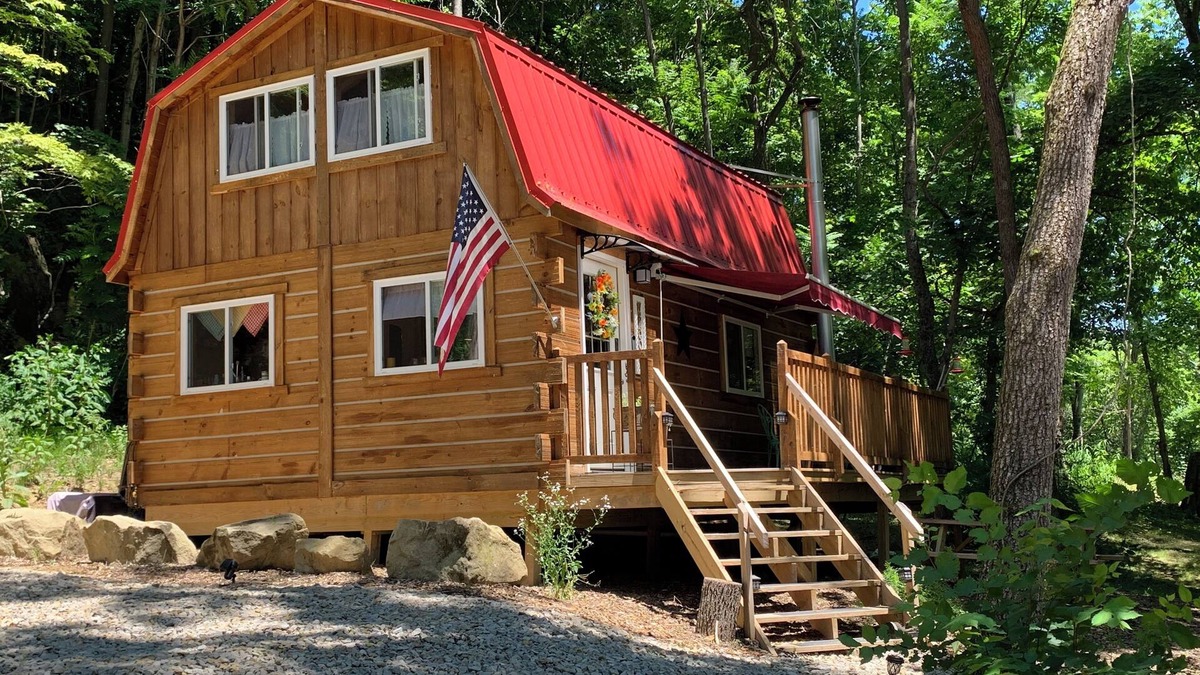 Chandlersville Cabin | Cozy cabin on 30 acres just minutes from The Wilds with AC, WiFi
