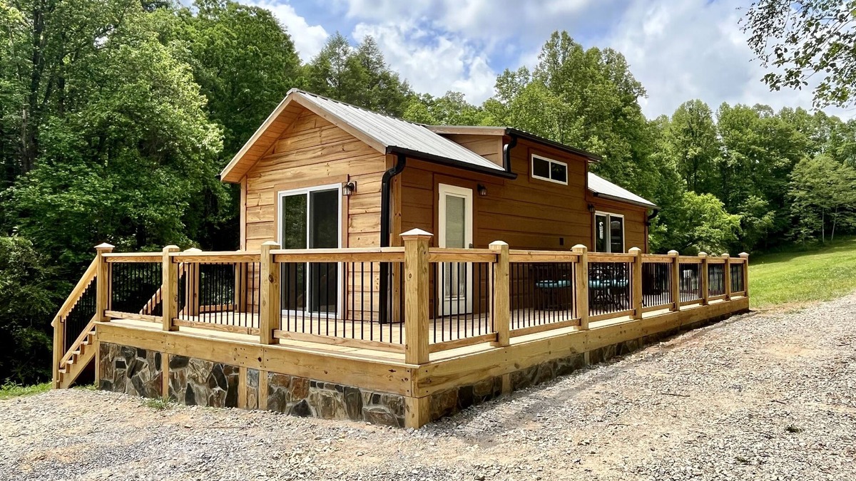 Old Fort Cabin | Cozy Cabin on 4 acres - By I-40 - King Bed - Fenced Yard - Deck - Loft - Firepit