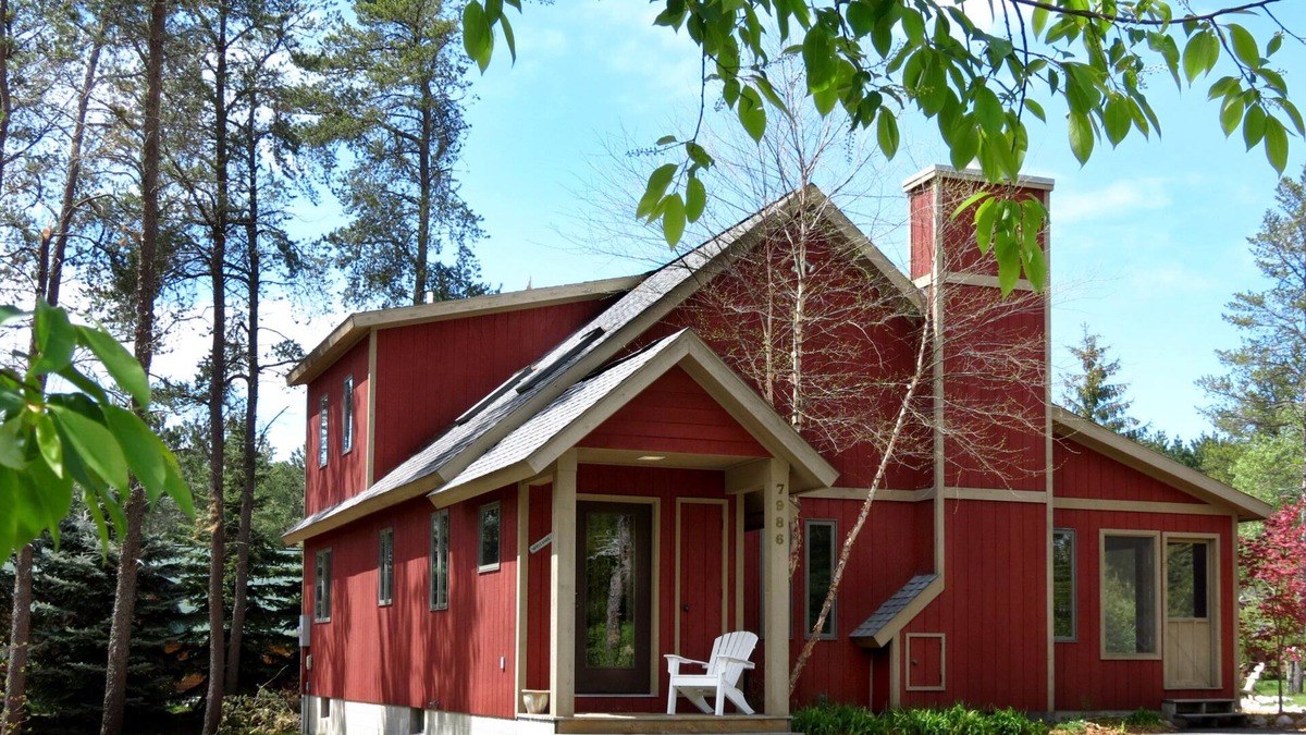 Thompsonville Cabin | Cozy Cabin on 8th Green at Crystal Mountain Resort -