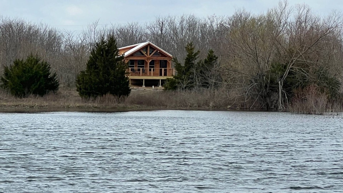 Klondike Cabin | Cozy Cabin on a Private Lake