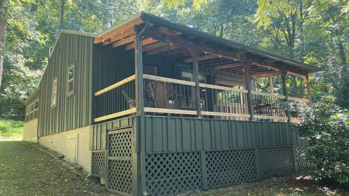 Roseland Cabin | Cozy Cabin on Cub Creek: Near Wintergreen & AT