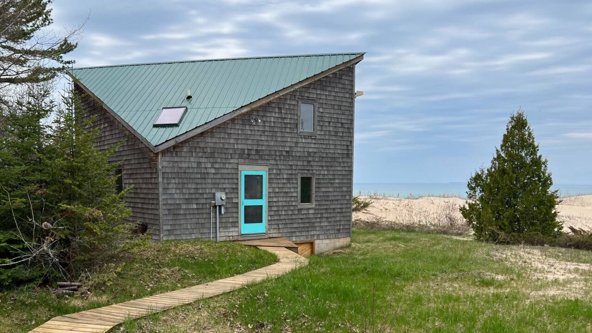 Beaver Island Cabin | Cozy cabin on Donegal Bay with a great view of the night sky-pets welcome!