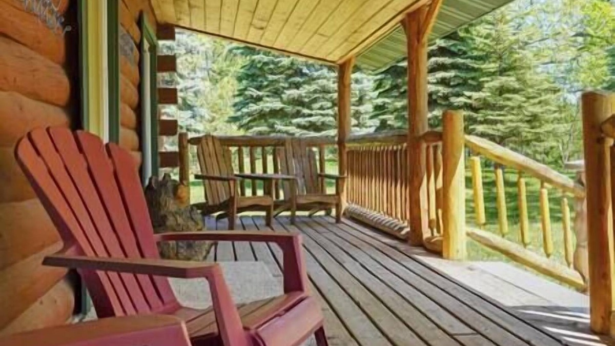 Alexandria House | Cozy Cabin on Maple Lake