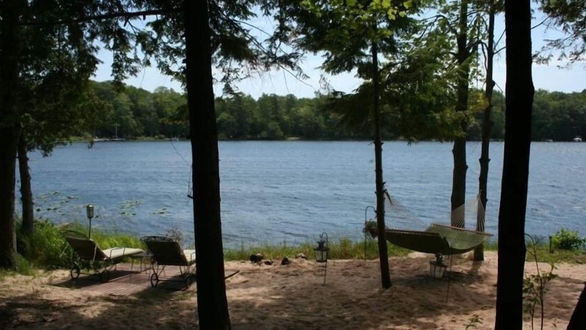 Traverse City Cabin | Cozy cabin on quiet Bass Lake. Minutes from Downtown Traverse City!