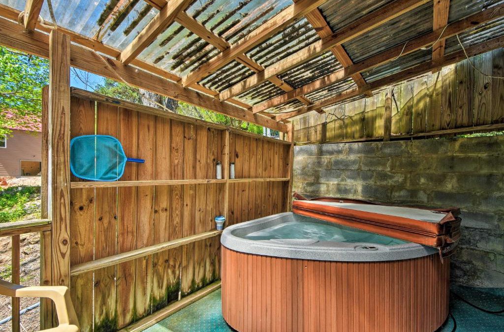 Chattanooga House | Cozy Cabin on Tenn River - 10 Mi to Chattanooga!