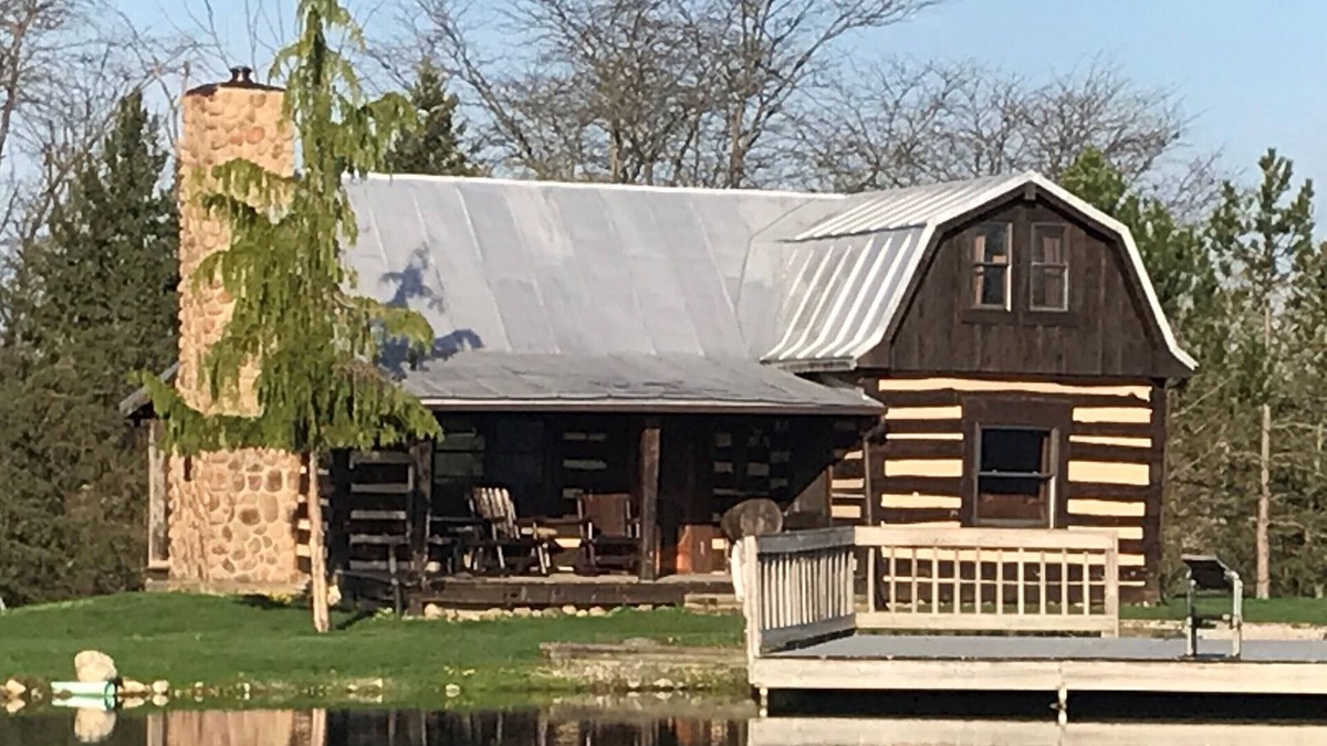 Dola Cabin | Cozy Cabin on the Farm