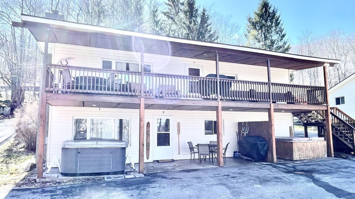 McHenry Cabin | Cozy cabin on the Lake with dock and hot tub!