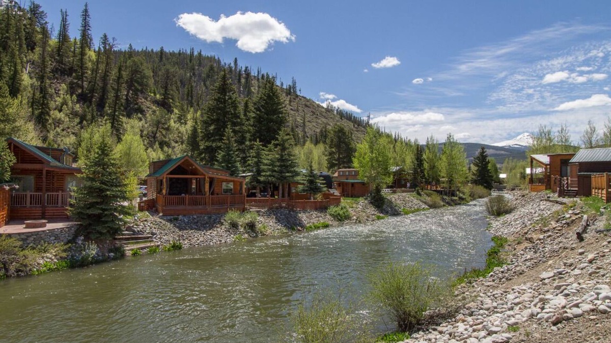 Breckenridge Cabin | Cozy Cabin on the River. 1 Bed 1 Bath Patio w/ BBQ