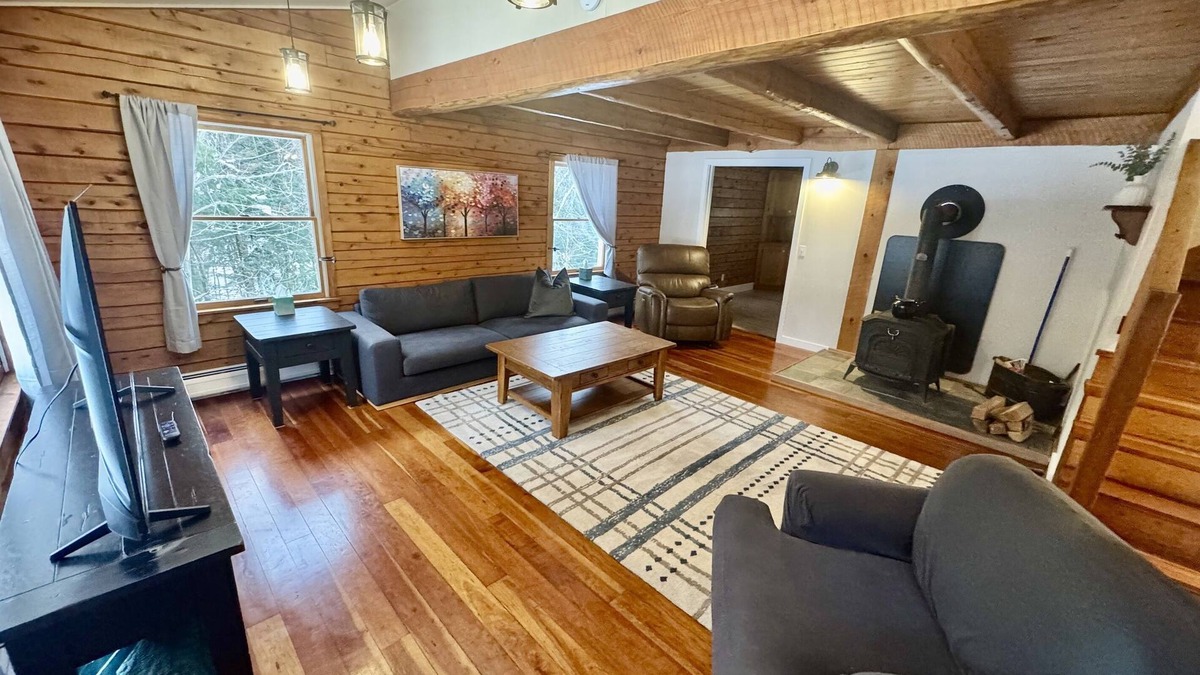 Moscow Cabin | Cozy Cabin on the Stowe line!