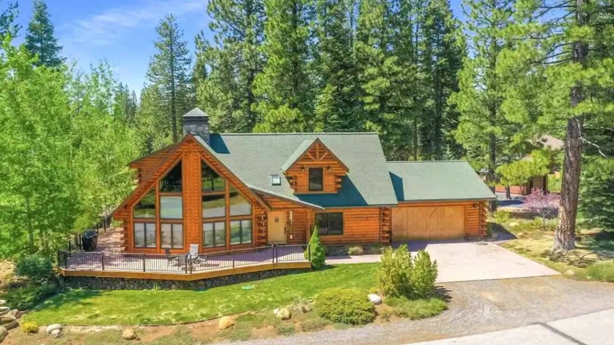 Bailey Creek Cabin | Cozy Cabin retreat located in the center of Bailey Creek Golf Course