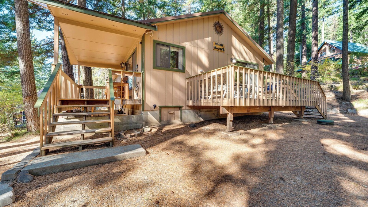 Roslyn Ridge Cabin | Cozy Cabin Retreat Minutes from Cle Elum-Adventure &Relaxation Await!