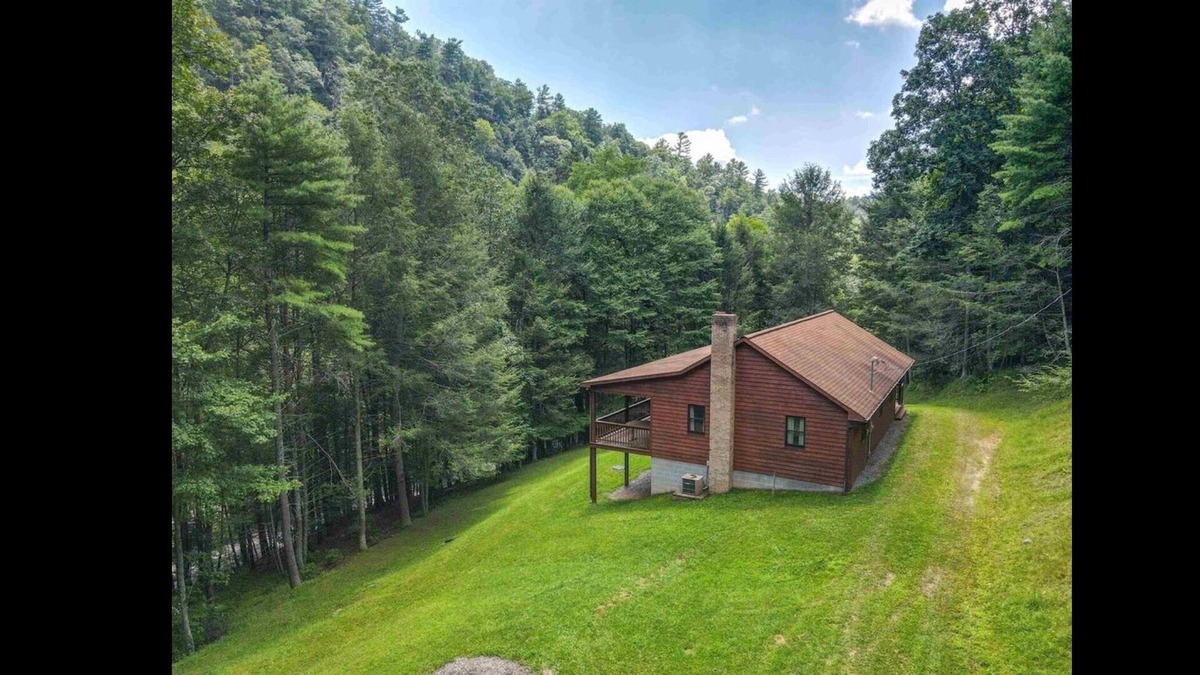 McDowell Cabin | Cozy Cabin Retreat on the Bullpasture River!